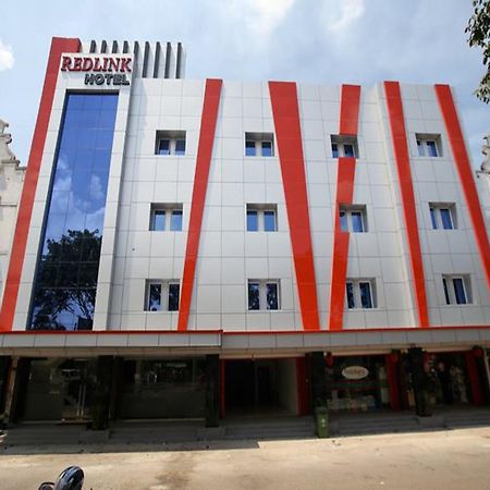 Redlink Hotel Batam Extérieur photo