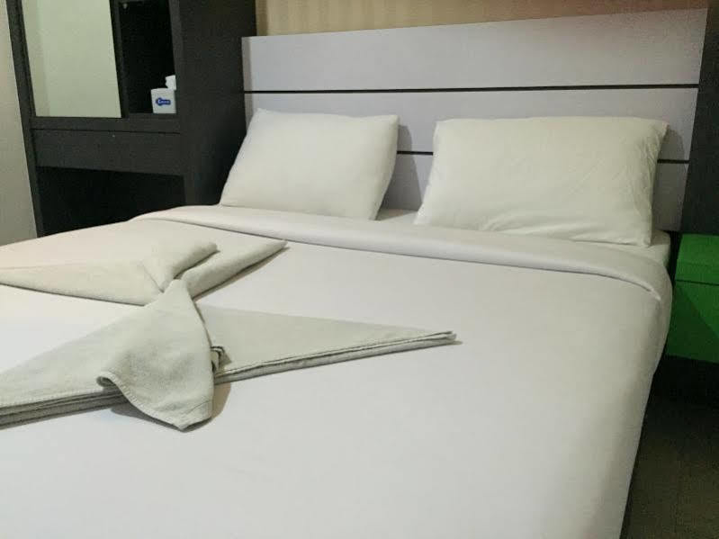 Redlink Hotel Batam Extérieur photo