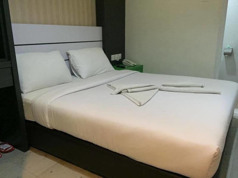 Redlink Hotel Batam Extérieur photo